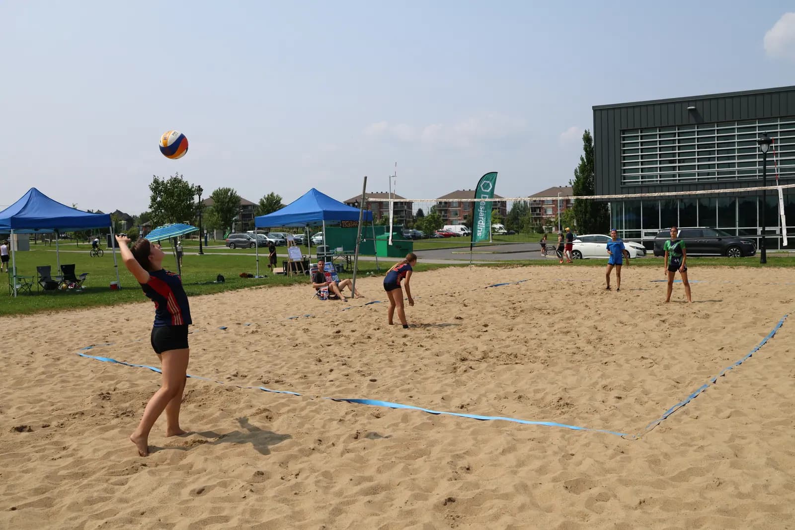 Jeunes joueuses de beach-volleyball à Chambly